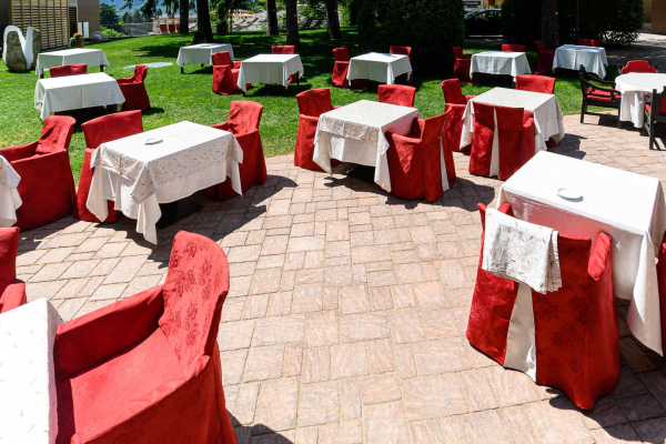 giardino terrazza ristorante hotel villa madruzzo pavimentazione pietra